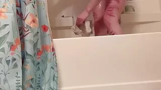 Pissing naked in Shower❤️