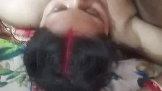 Waif sucked the land at night and grabbed the water of the land on her.