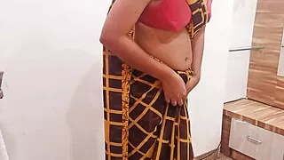 Hot Priya in Saree