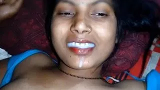 Desi Bhabhi Mouth Fisting mouth in hand
