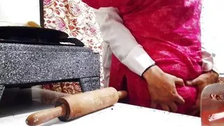 Husband fuck wife while cooking in kitchen (QueenbeautyQB)