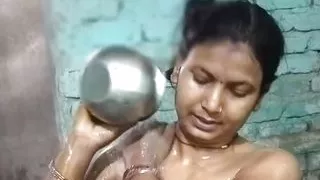 Desi Bhabhi Piss in Mouth and Enjoy in Bath