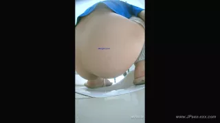 chinese girls go to toilet.321