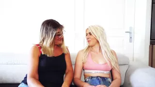 Sophie lives her experiences at 1000%!