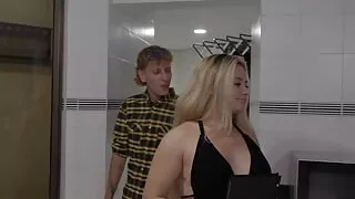 Real estate agent fucks his client