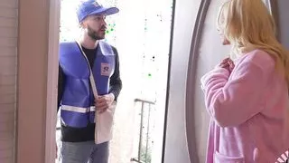 Mailman delivers a big package to pornstar