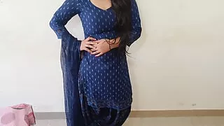 Jab ghar pe koi nahi tha tab muslim ladki ne apni pussy chacha ke lad se aur kiya full romance saaf Hindi awaaz mein