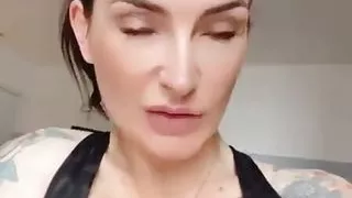 I couldn't actually make it any easier for you to treat your Queen this Valentines.