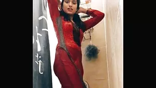 Beautiful desi girl bathroom mms viral video