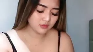 Lisda's latest hot wearing a voluptuous black bikini