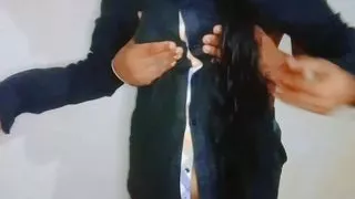 Srilankan young couple sexy video.srilankan couple sex in room, asian couple fun breast shoving