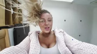 Beth Bennett - Facesitting in Tights