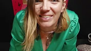 Vends-ta-culotte - Very hot French amateur woman shows of her delicious body and masturbates her pussy