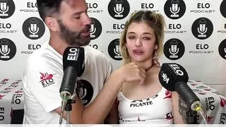 Mile Gomez Plays With Ice In The Run-up To The Spicy Quarter