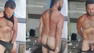 I let a bunch of gay guys watch me masturbate on cam