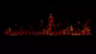 Blondes Busenluder bläst und wichst seinen Pimmel