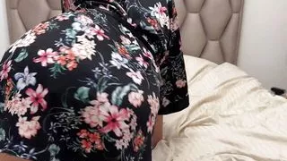 Beauty Hotly Masturbates Before Bed