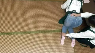 "Oh, there... I can't..." I was told that I would massage the part-time leader in the break room of my part-time job, and gradually it became a.