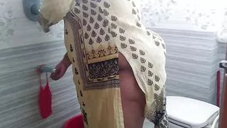 Randy Magi Ko Bathroom Mena Chudai Jabardast