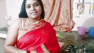 Indian Desi Anuti Ki Chudai Kitchen Mein (Clear Hindi Void)