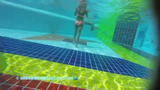 These Two Arab Beauties Are Practicing Swimming