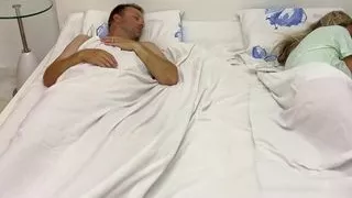 Wife woke up when she heard noises and saw that her husband is having sex with their girlfriend + real cuckquean wife