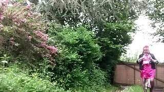 Dressed with a little fuchsia skirt for a night out