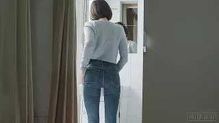 Beim Solosex filmt sich das brünette Teengirl