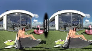 Hot Teen Roaslina Naked Sunbathing Bubbles Dildo Orgasm