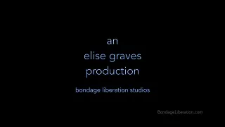 Devotes Lackgirl gefesselt