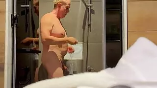 Shower after workout incl. jerk off