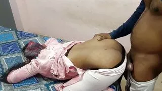 Aunty Kamre me Ghodi Bani Huyi thi Ladke ne Piche Se Penty khol Ke Land Dala - Facking aunty In Doggy