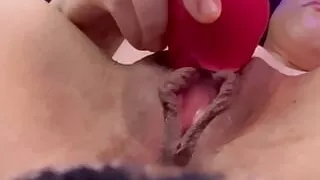 Slutty pussy rub makes soaken wet