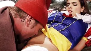 Valery Summer an uninhibited woman gets her pussy opened