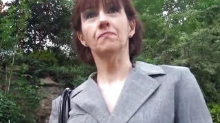 Greedy cougar real estate agent gets her ass pounded to sell faster