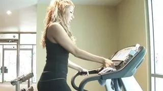 My girlfriend a horny woman of Latin origins gets her pussy