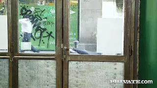 Interracial Dreier neben dem Haus