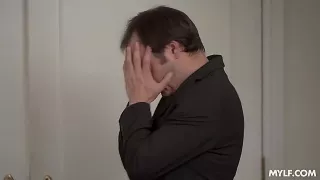 Vollbusige Milf fickt neben ihrem Kerl fremd