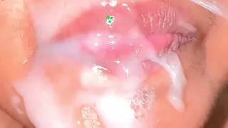 Adhe rat ko sautele maan ne bete ka land chosa aur bete ne uski munh mein very dala