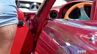 Vollbusiges Carwashgirl fickt mit seinem BBC