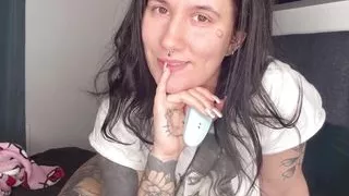 Vends-ta-culotte - French amateur girl tries her new sextoy on her sensitive clit