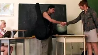 Schoolgirl in oldie trio gets her pussy licked