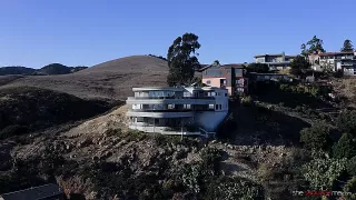 Drei Lesbengirls wälzen sich im Bett