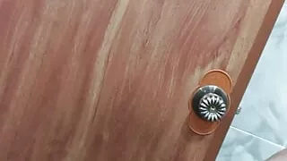 I jerk off on ketamine in a hostel'restroom