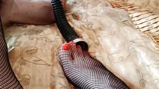 I love foot massage, when the slave is wearing a gas mask, it's easier for me to control that he enjoys the aroma of my feet