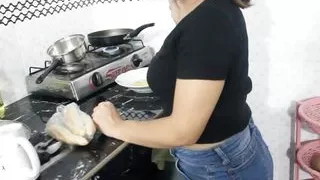 I find my horny stepsister in the kitchen - porn in Spanish