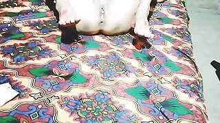 Bhabhi ko mare bana kar pela aur litaya aur mare bana lund dalwaya your82