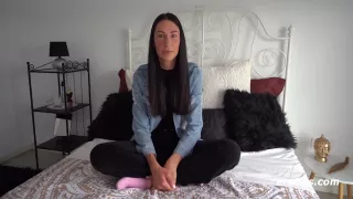 Alison G Shows Us Her Favorite Way To Masturbate