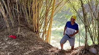 I masturbate on the mountain and a tourist arrives