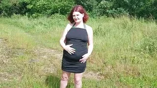 I show off in the middle of nature